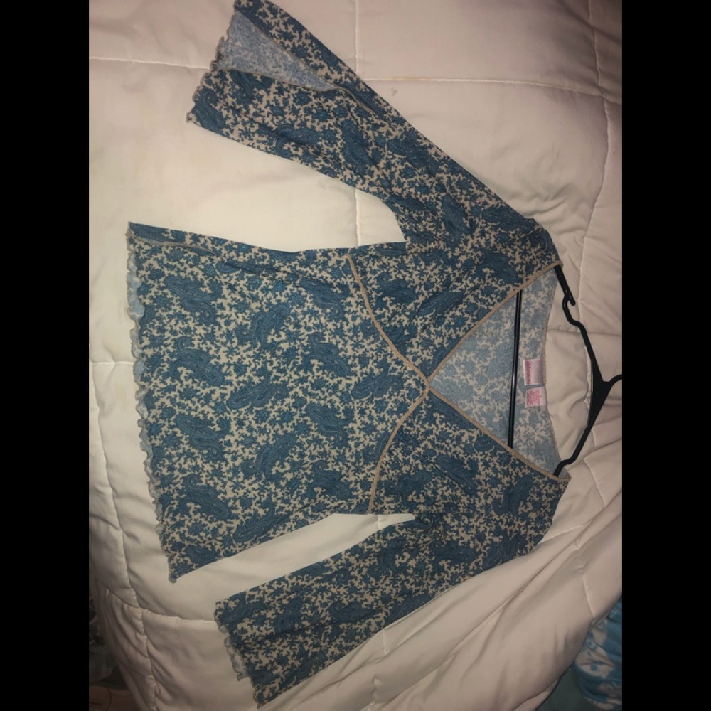 Vintage bell sleeves blouse